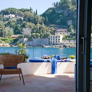 la-prua.taorminaitalyhotels.com/